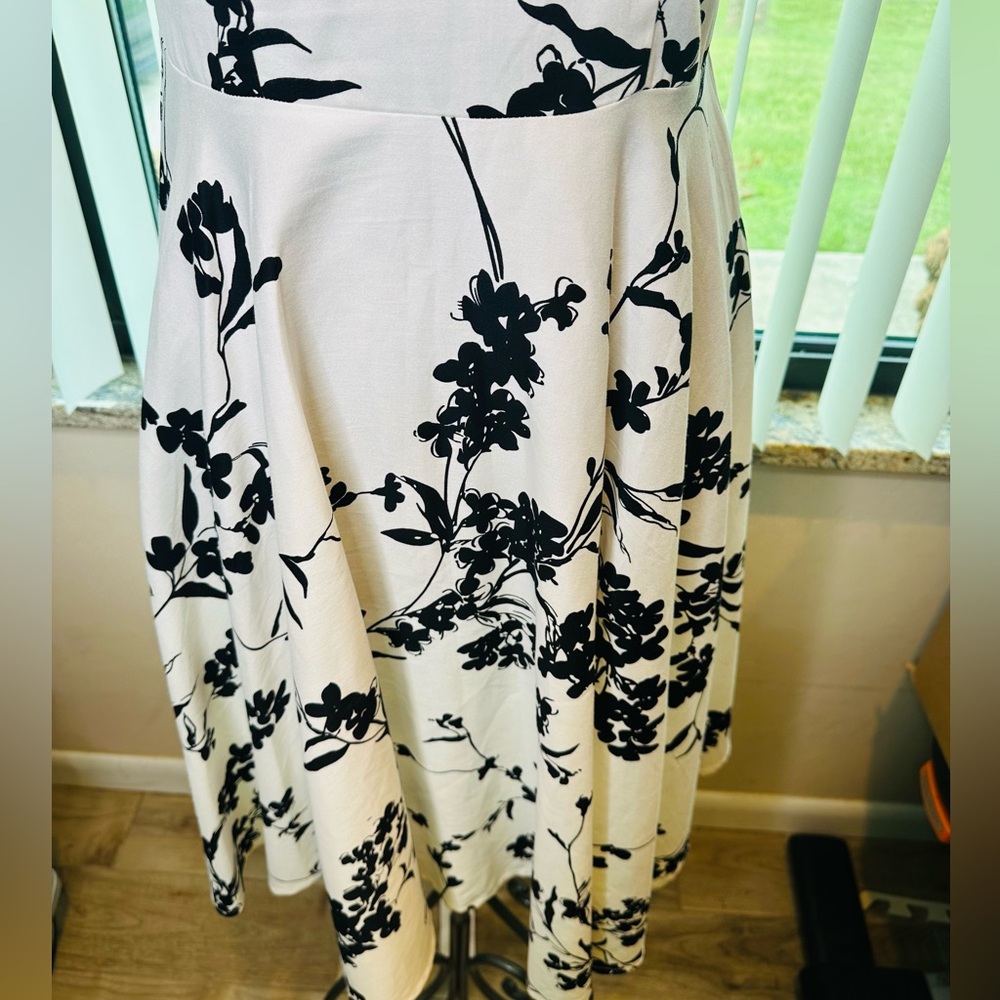 Anni Coco Floral Black and White A-Line Dress Size Medium - Picture 4 of 8